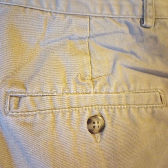 Nike pleated front 9 in  khaki shorts with button closure back pockets - Picture 4 of 7